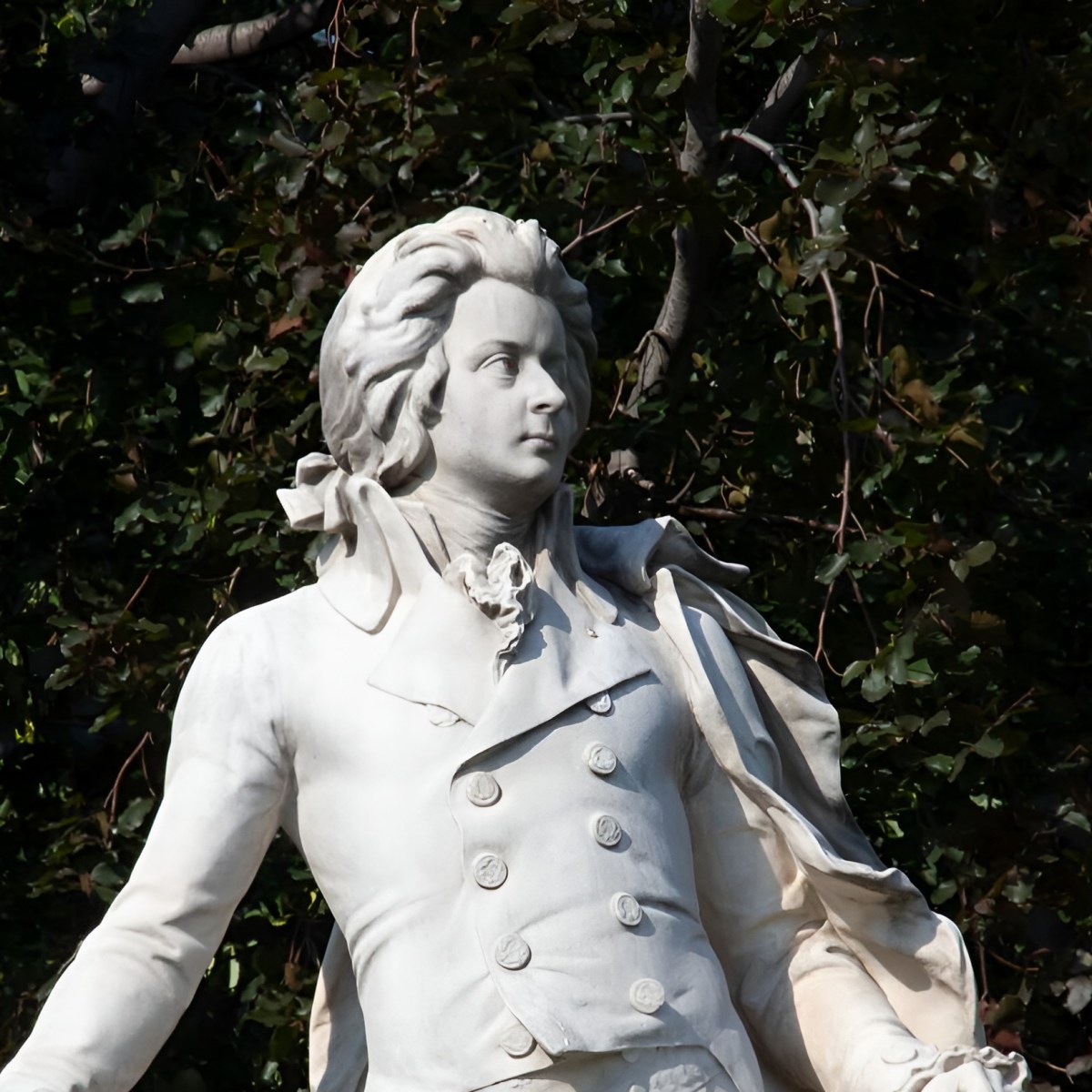 D&rsquo;une fosse commune imaginaire : Mozart et l’illusion&nbsp;posthume